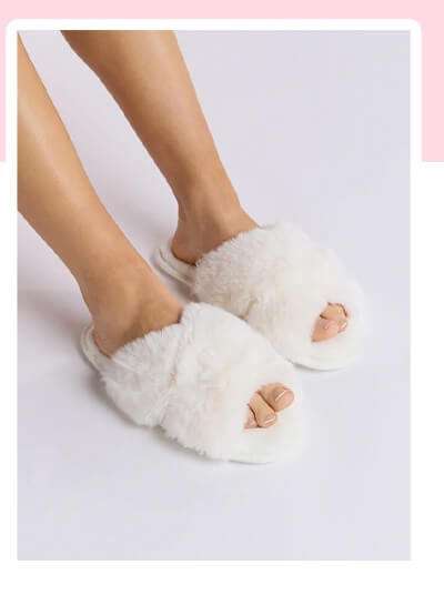 Cross band slider slippers