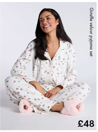 Giraffe velour pyjama set