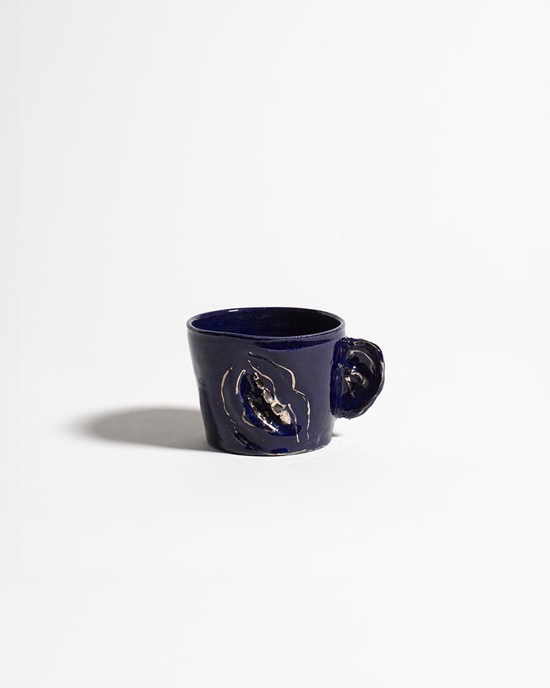 Akiko hirai "not i", samuel beckett mug in dark blue