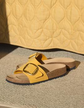 SANDALS & SLIDERS 