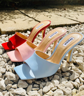 SANDALS & SLIDERS