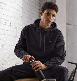 HOODIES & SWEATS