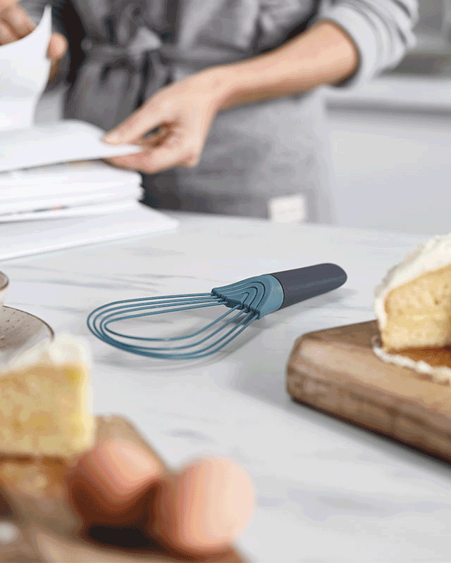 Twist™ 2-in-1 Blue Whisk