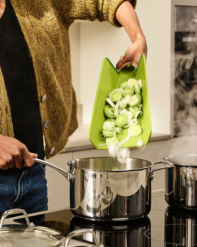 Chop2Pot™ Plus Green Folding Chopping Board