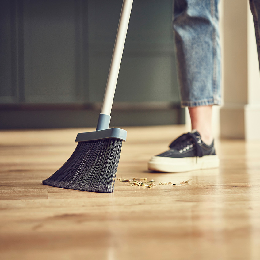 CleanStore Blue Wall-mounted Broom